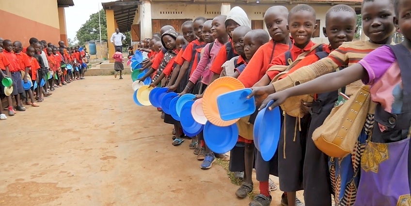 kids lined up to receive FMSC food in Uganda
