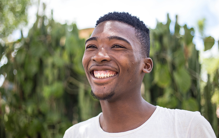 Photo of a smiling Dominican man named Ishmael