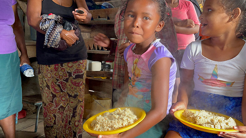 two kids holding plates of MannaPack rice