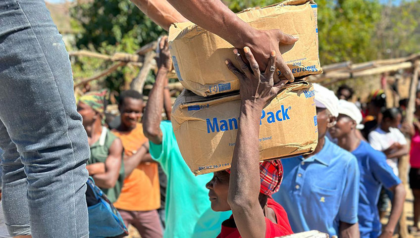 MannaPack meal distribution in Haiti (Haiti Bible Mission)
