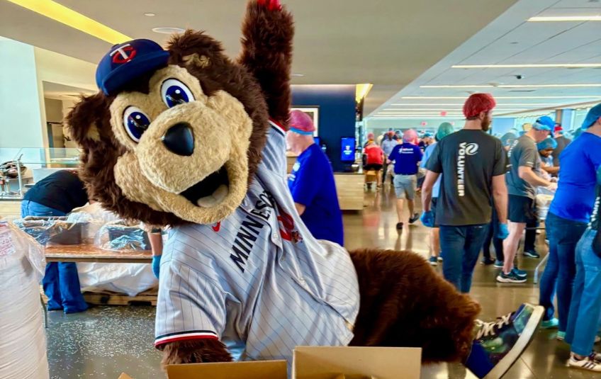 Minnesota Twins mascot volunteering at Pack at the Park MobilePack hosted at Target Field. 